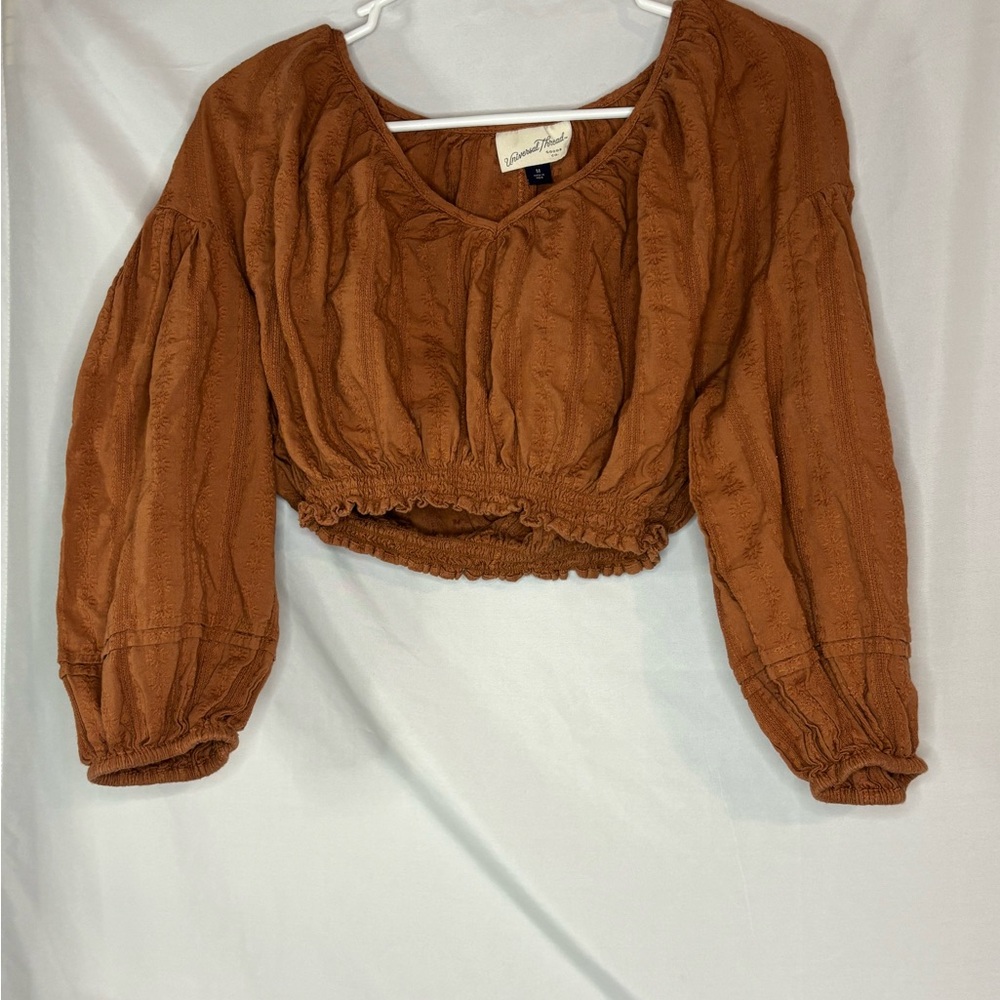 Universal Threads Cropped Blouse 🍓